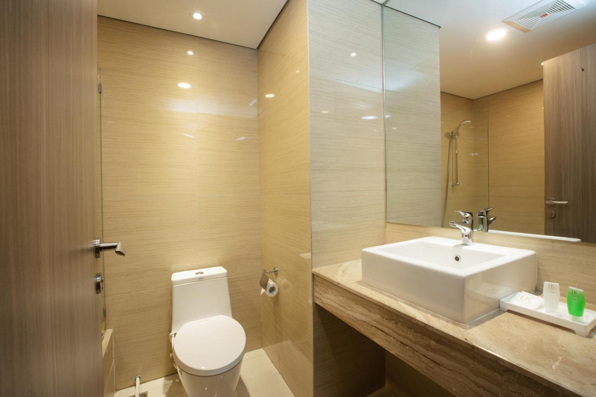 Louis Kienne Cikarang Hotel & Service Apartment بيكاسي المظهر الخارجي الصورة