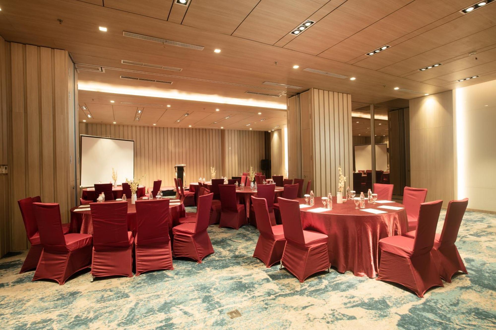 Louis Kienne Cikarang Hotel & Service Apartment بيكاسي المظهر الخارجي الصورة